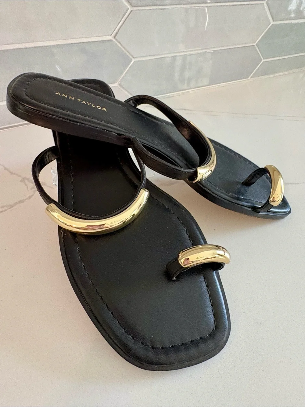 Ann Taylor Black Leather Embellished Sandals with Gold Hardware & Toe Ring Sz. 7